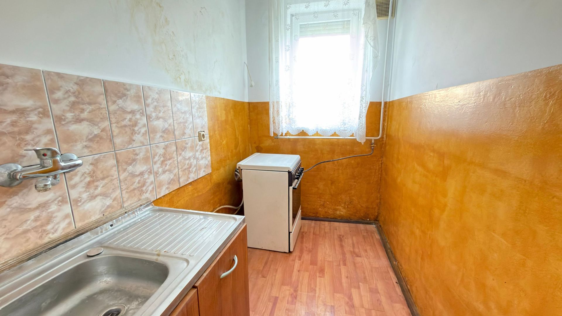 Apartament 2 camere decomandat Parter - Str. Ignișului 12 - Carei - Poză 3