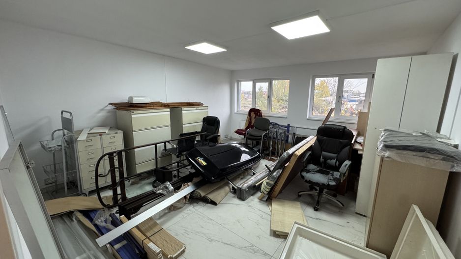 Spatii birouri de inchiriat renovate moderne L329 - Poză 17