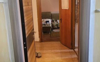 Vanzare Apartament 3 camere, 64 mp, centrală proprie, boxă 17 mp, lângă metrou - Poză 2