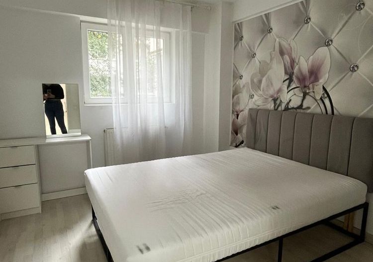 Vanzare apartament spatios 3 camere, 2 bai, bloc 2009, Titan, 10 min metrou - Poză 1