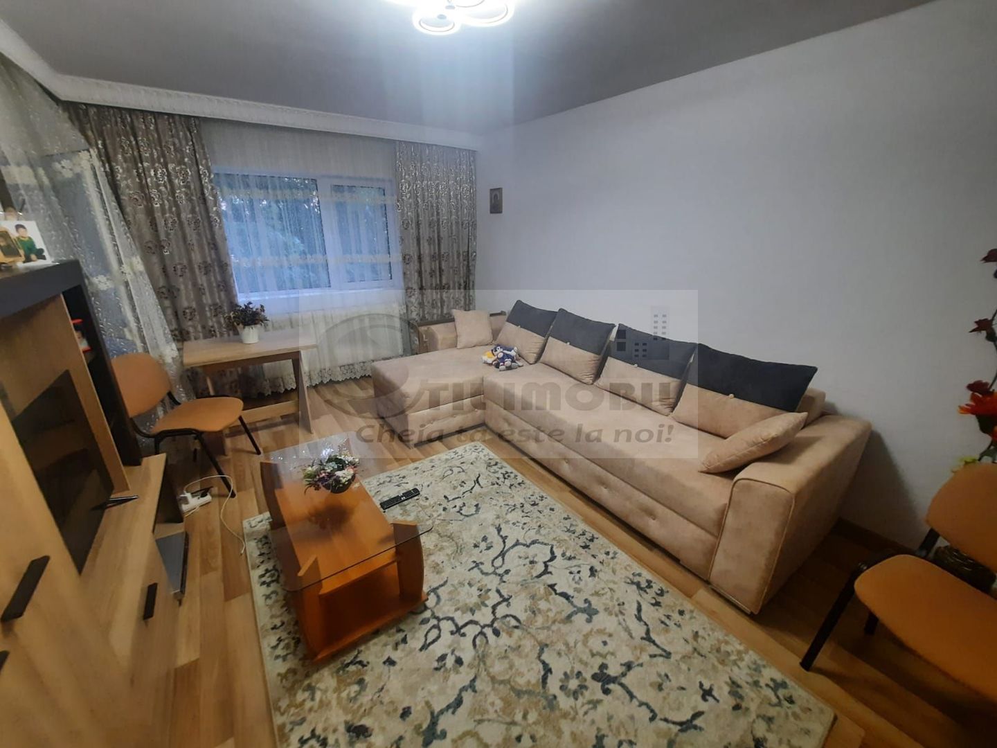 Apartament 3 camere decomanadat, etaj 2/4, zona Cug, 128.000 Euro - Poză 1