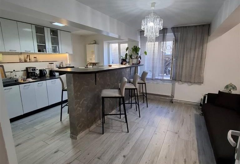 Balcescu 3 camere la casa - Poză 1