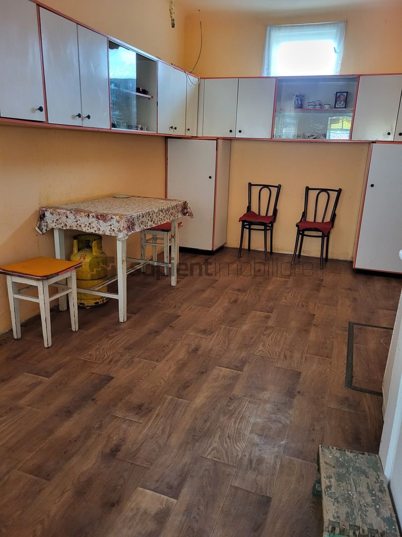 Casa de vanzare pentru 2 familii 5 camere 482mp - Poză 15