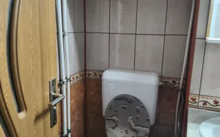 Mic la întreținere, bun la randament: apartament în Orșova - Poză 17