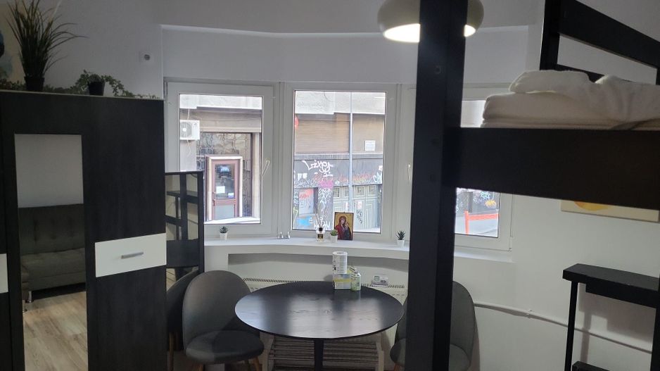 GARSONIERA COCHETA METROU PIATA ROMANA - Poză 4