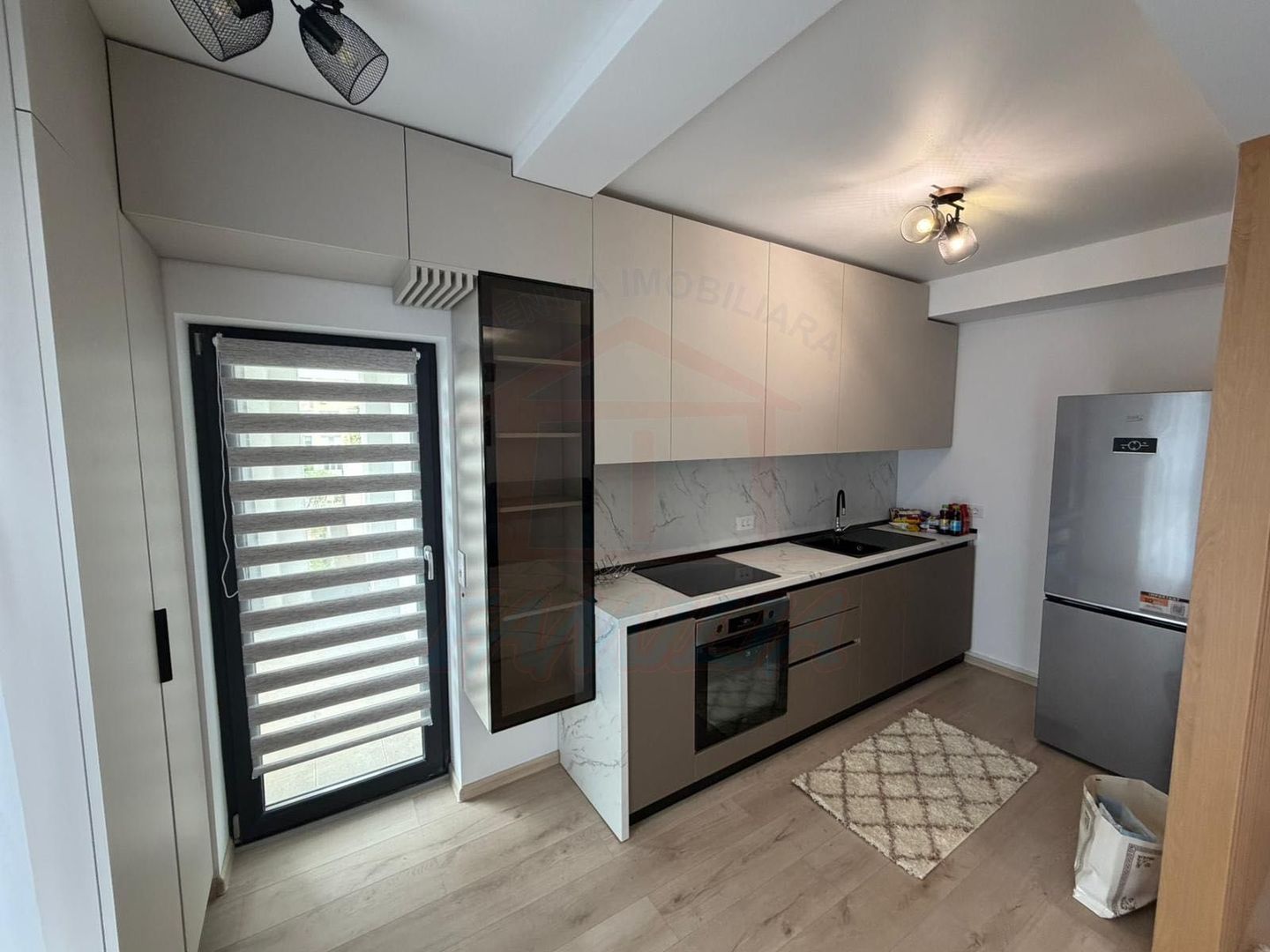 Inchiriere apartament 2 camere, Micro 14, 58 mp, 550 EURO/Luna - Poză 3