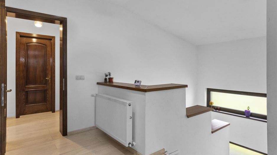 Comision 0% Vila superba in Sanpetru  5 camere si teren de 1644 mp - Poză 8