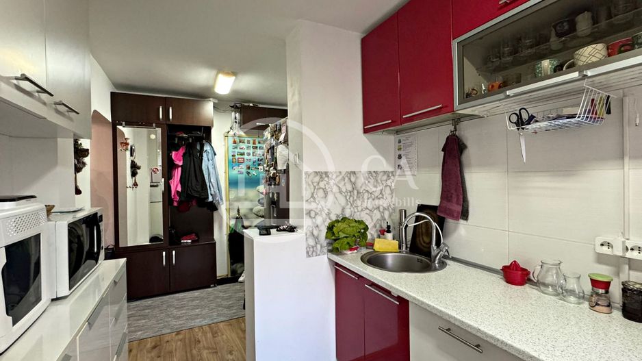 Apartament de vânzare cu 4 camere în zona Rogerius, Oradea - Poză 3