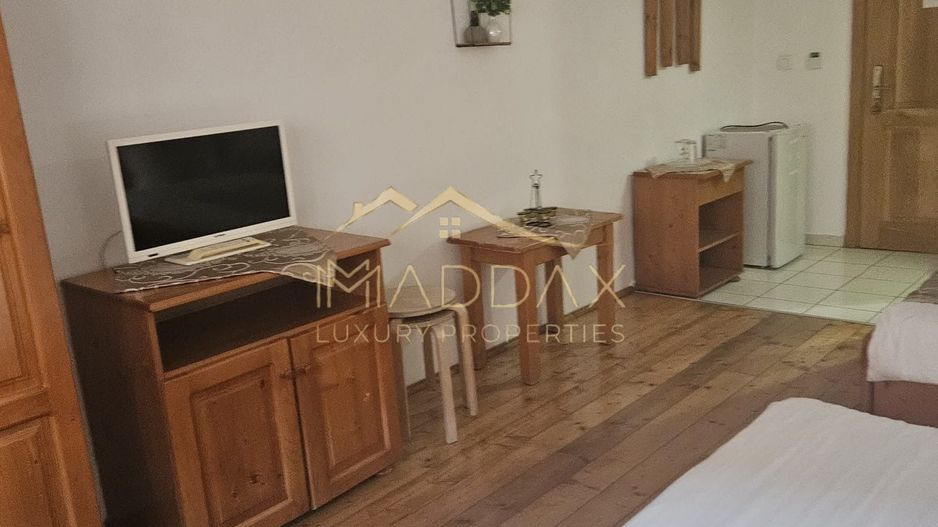 Pensiune 10 camere cu restaurant // teren 900 mp // Moieciu de Jos - Poză 32