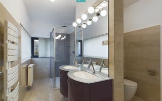 Vilă de lux cu două locuințe, în Dumbrăvița – Locație Excelentă! - Poză 34