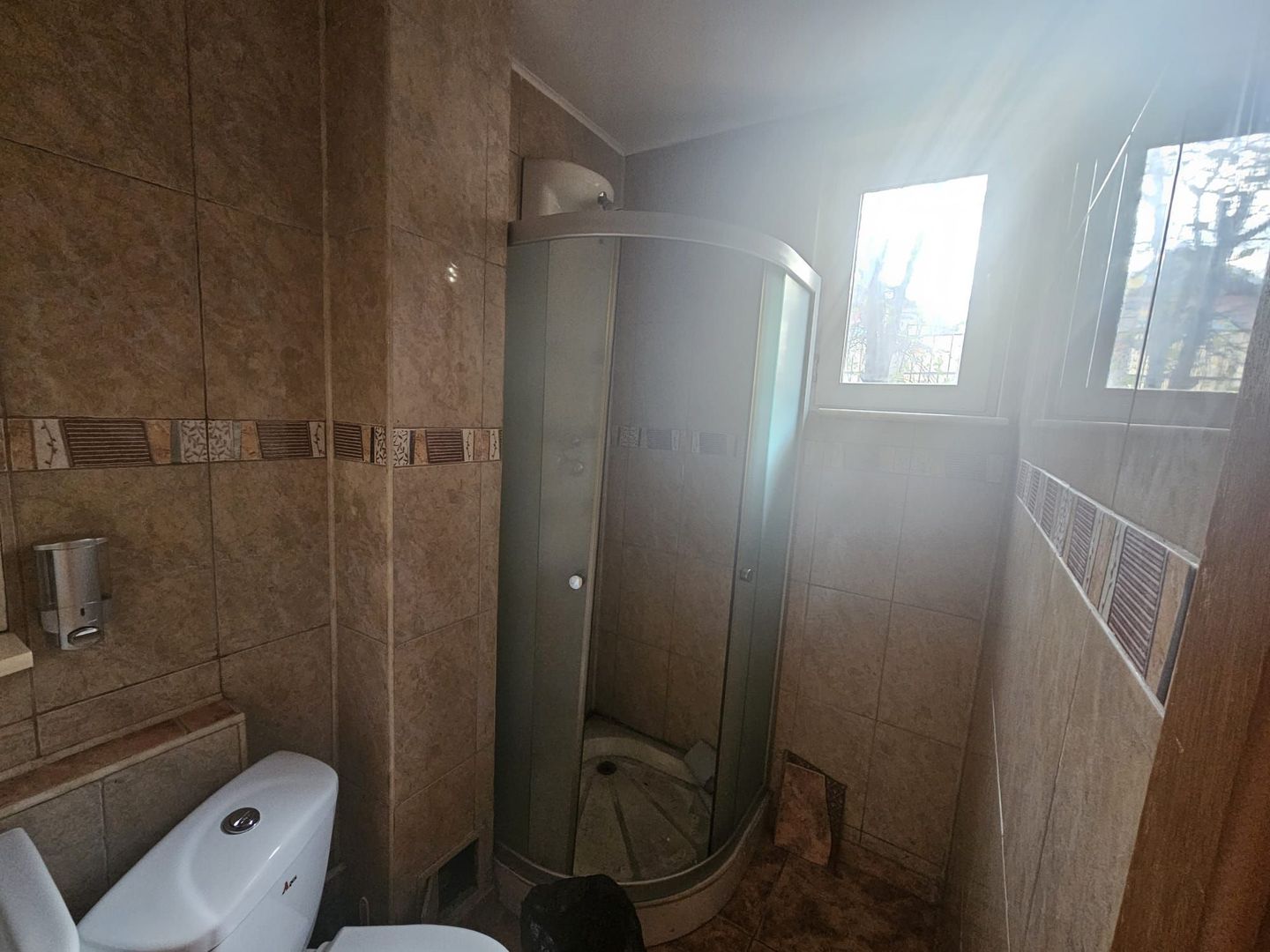 Casă spațioasă - Varianta Prundu Craiovei - Poză 12