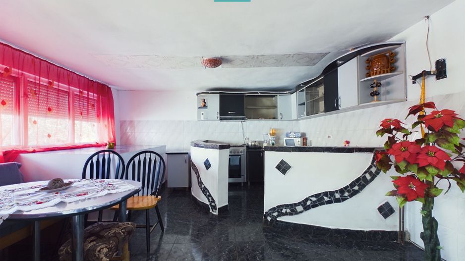 Casă deosebită în Galșa - Șiria - Poză 11