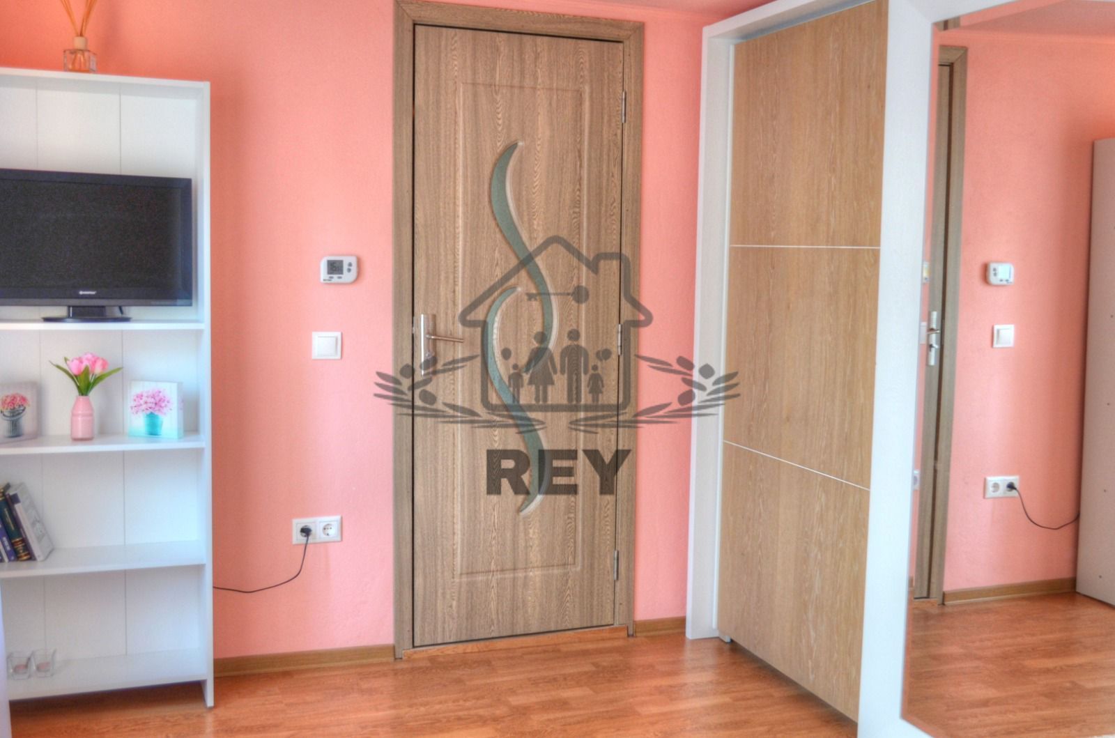 Apartament renovat, 2 camere cu terasa,, zona Constituției - Poză 11