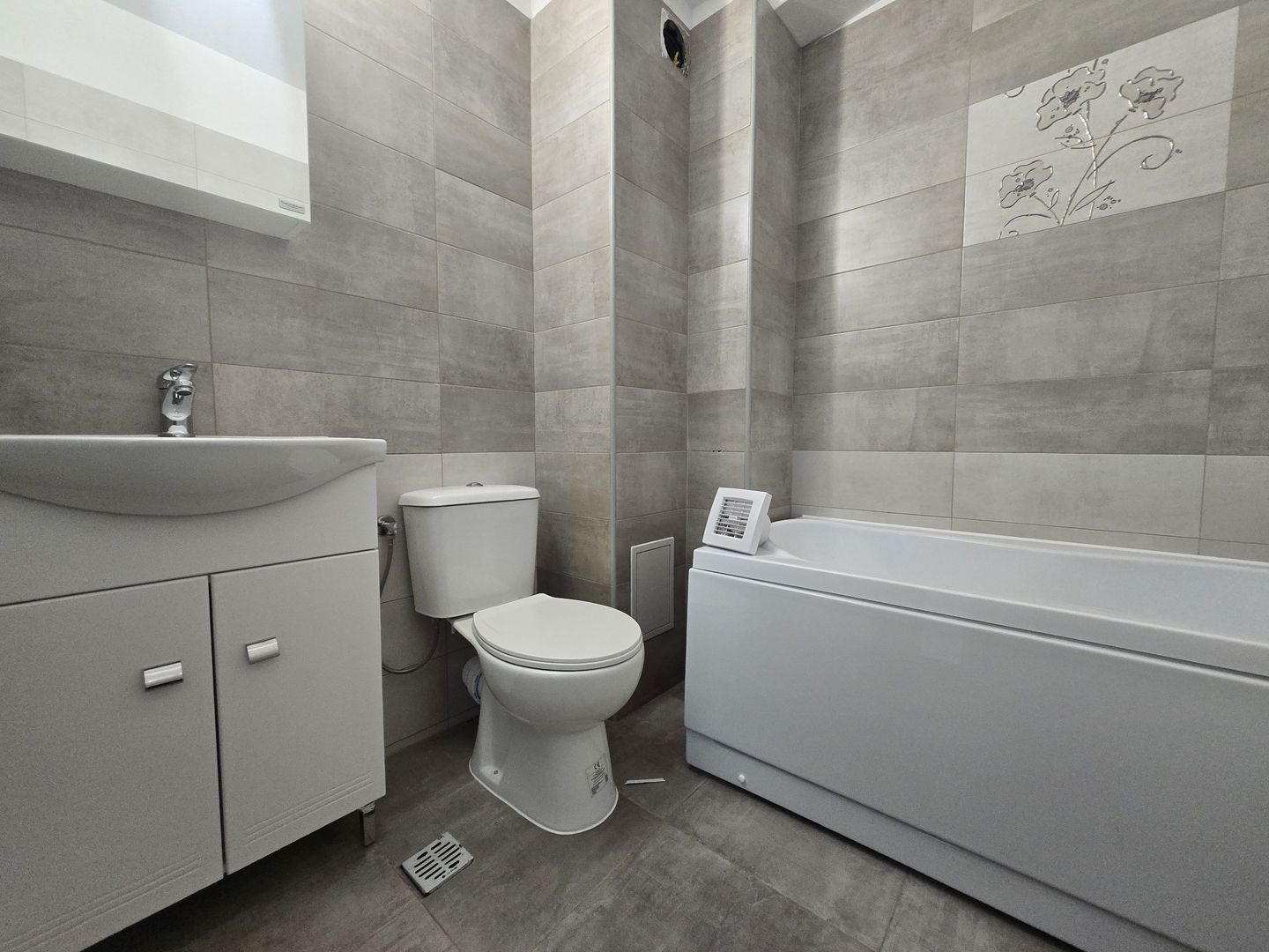 Apartament nou, 2 camere, complet mobilat și utilat, gata de mutare - Poză 3