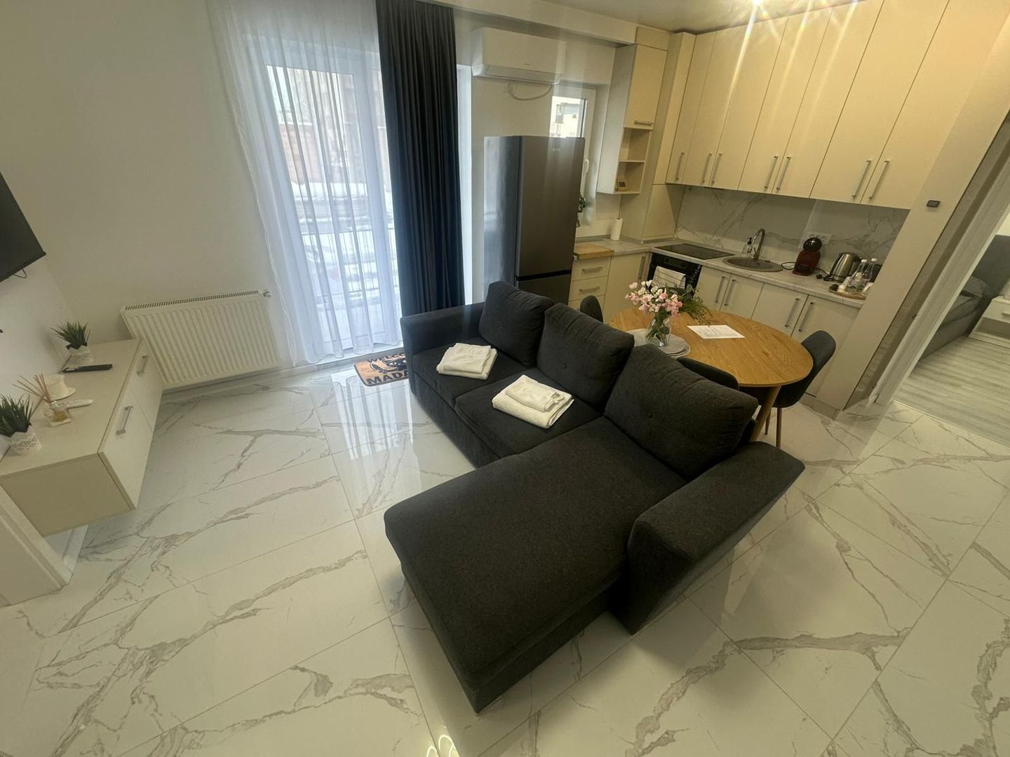 AP. 2 CAMERE MIRAL RESIDENCE, CURTE 20 MP, LOC PARCARE, COMISION 0% - Poză 1