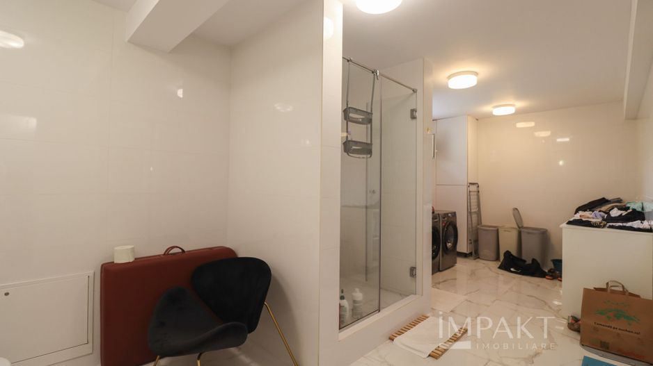 Casa insiruita cu finisaje de lux in cartierul Europa - Poză 25