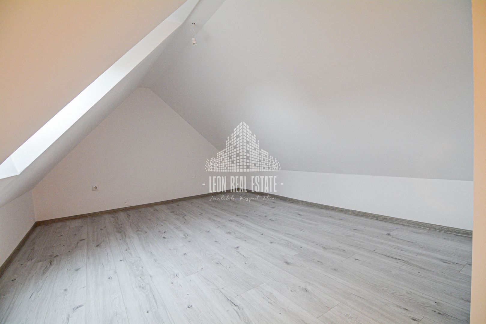 Casă înșiruită în prima parte a Florestiului, zona Stadion - Someșului - Poză 25