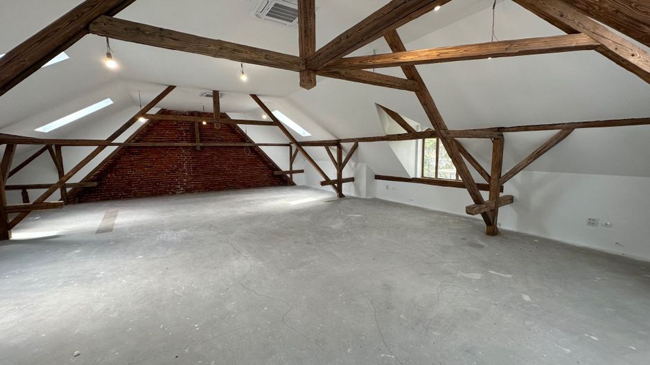 Clădire de birouri/ clinica zona Centrală - Poză 1