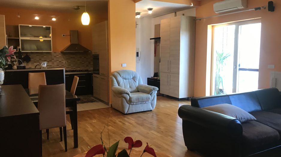 Apartament generos 3 camere - Poză 3