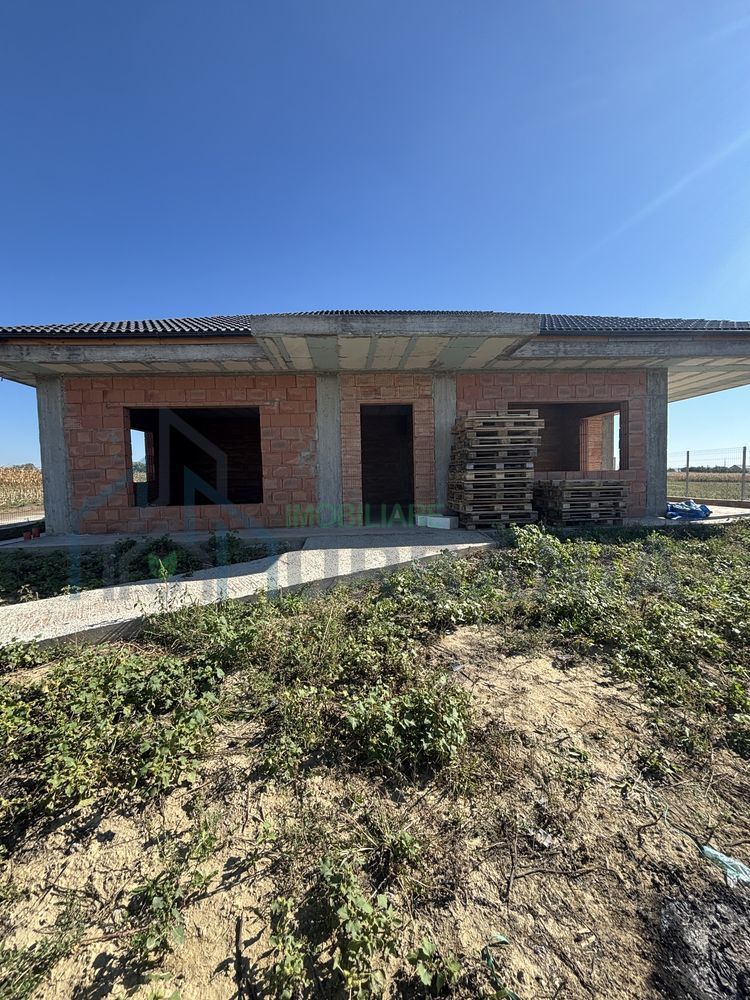 Casă la roșu cu beci de 30 mp și curte betonată, Târgu Frumos - Poză 7