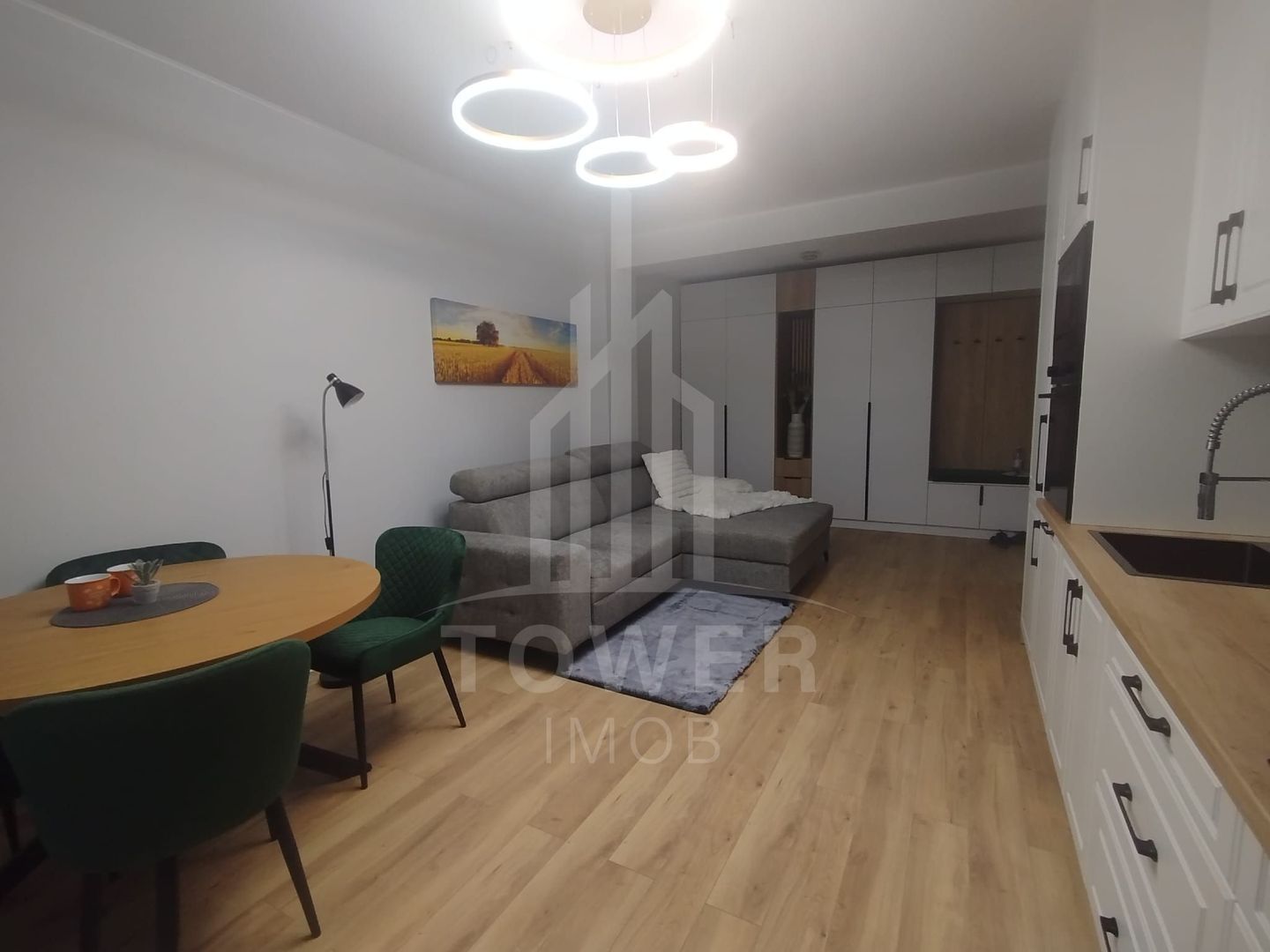 Apartament modern de închiriat, cu balcon și loc de parcare - Poză 1