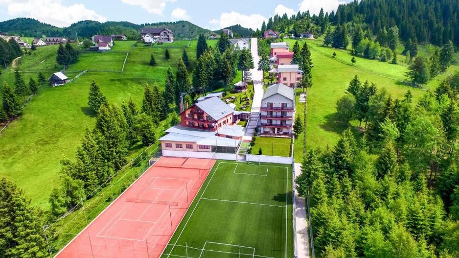 Domeniu turistic, zona pitoreasca, priveliste, aer curat, Fundata, Brasov - Poză 14