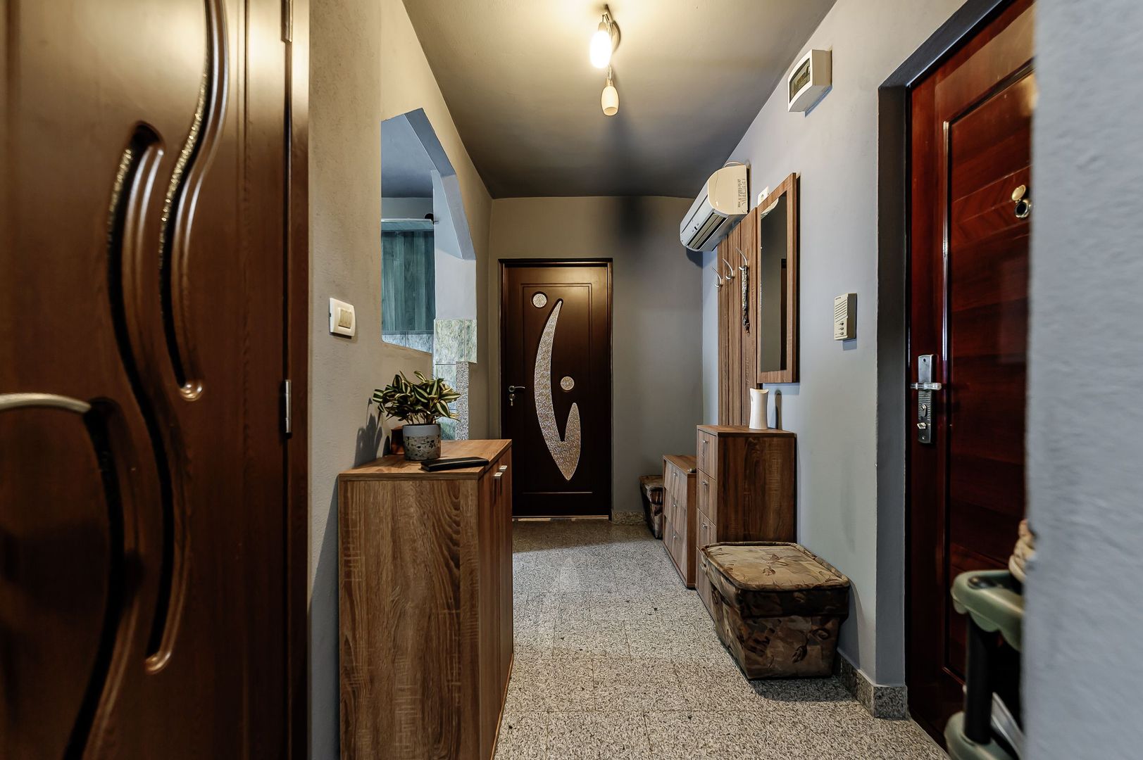 Vandut Apartament decomandat cu 2 camere si 2 balcoane in Alfa - Poză 1