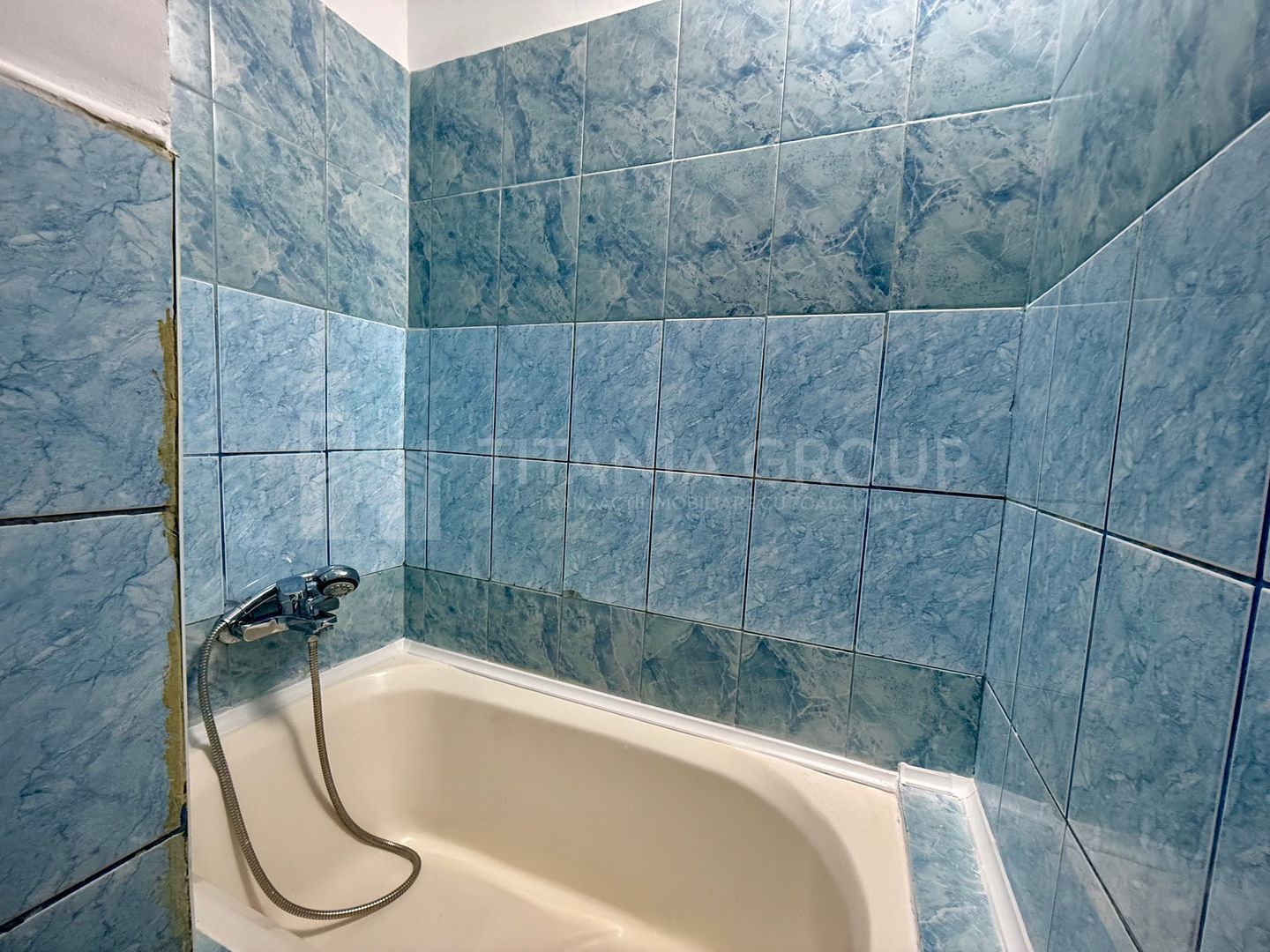 Garsoniera decomandata, etaj intermediar - Zona Tractorul, Coresi - Poză 9