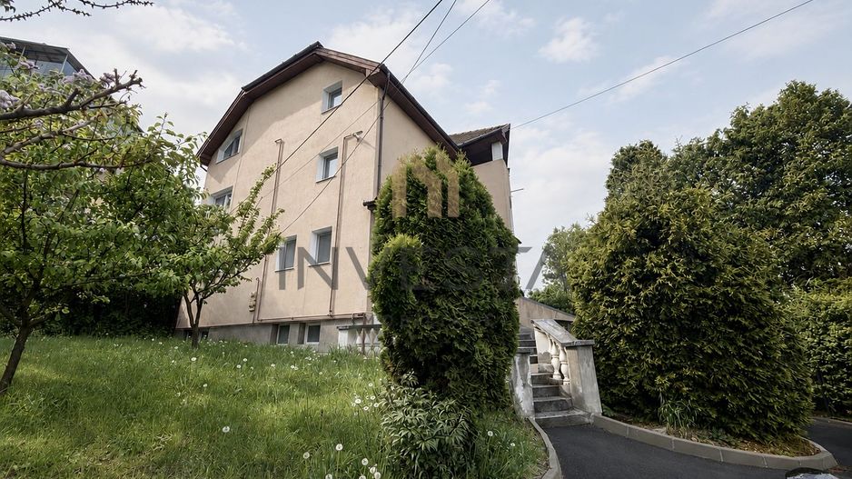 Vila spatioasa cu 15 camere de inchiriat in zona Andrei Muresanu - Poză 1