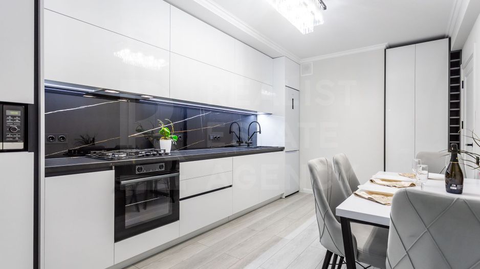 Vânzare , apartament, 3 camere, bd. Mircea cel Bătrân Ciocana - Poză 2