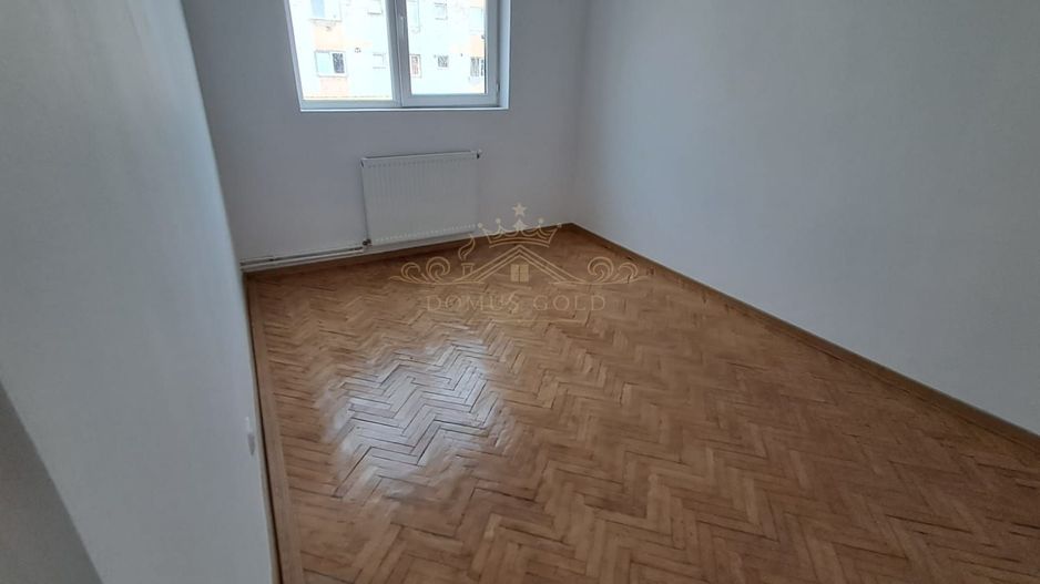 Vind urgent apartament in Turda . - Poză 1