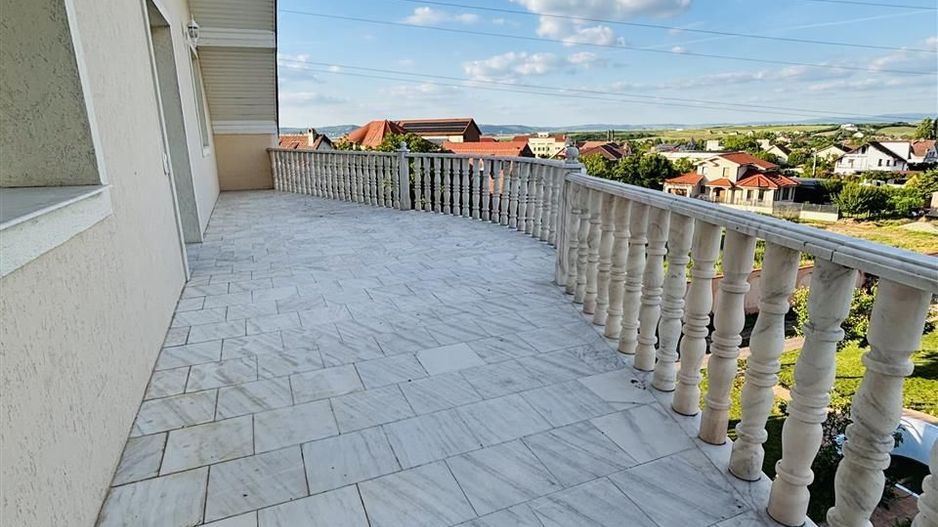 VILA CU 14 CAMERE SI 3405 MP TEREN IN SANMARTIN - Poză 25