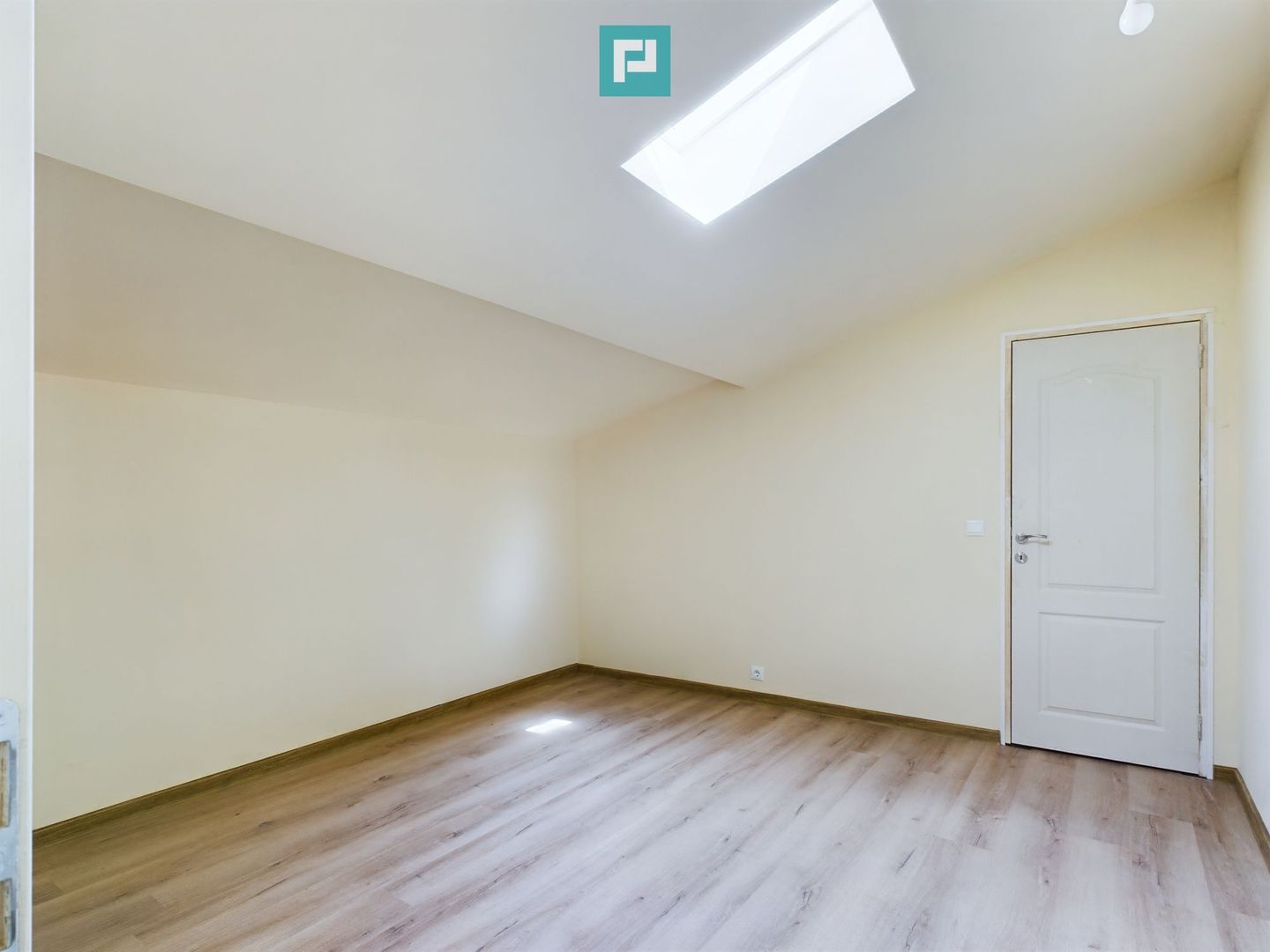 Casă cu 4 camere, renovată, în zona Gării de Nord - Poză 16