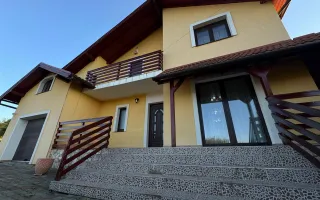 Rezidenta distincta, design arhitectural rafinat, priveliste minunata in Corunca - Poză 17