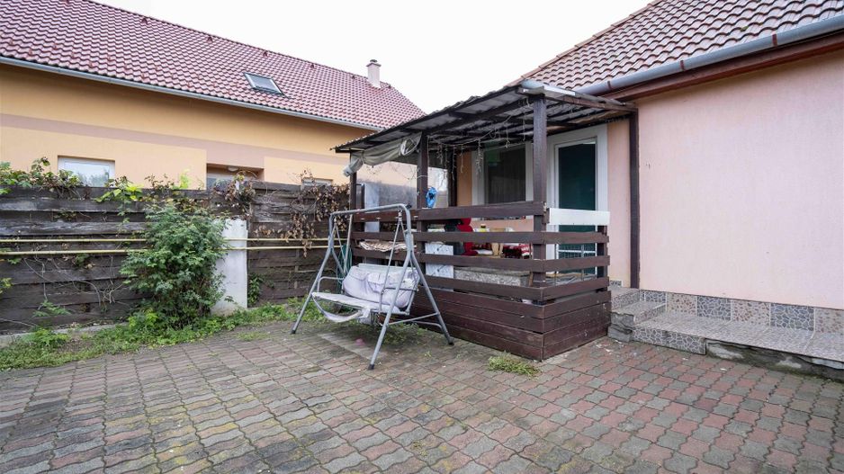 Casa cu 4 camere Santion - Poză 1