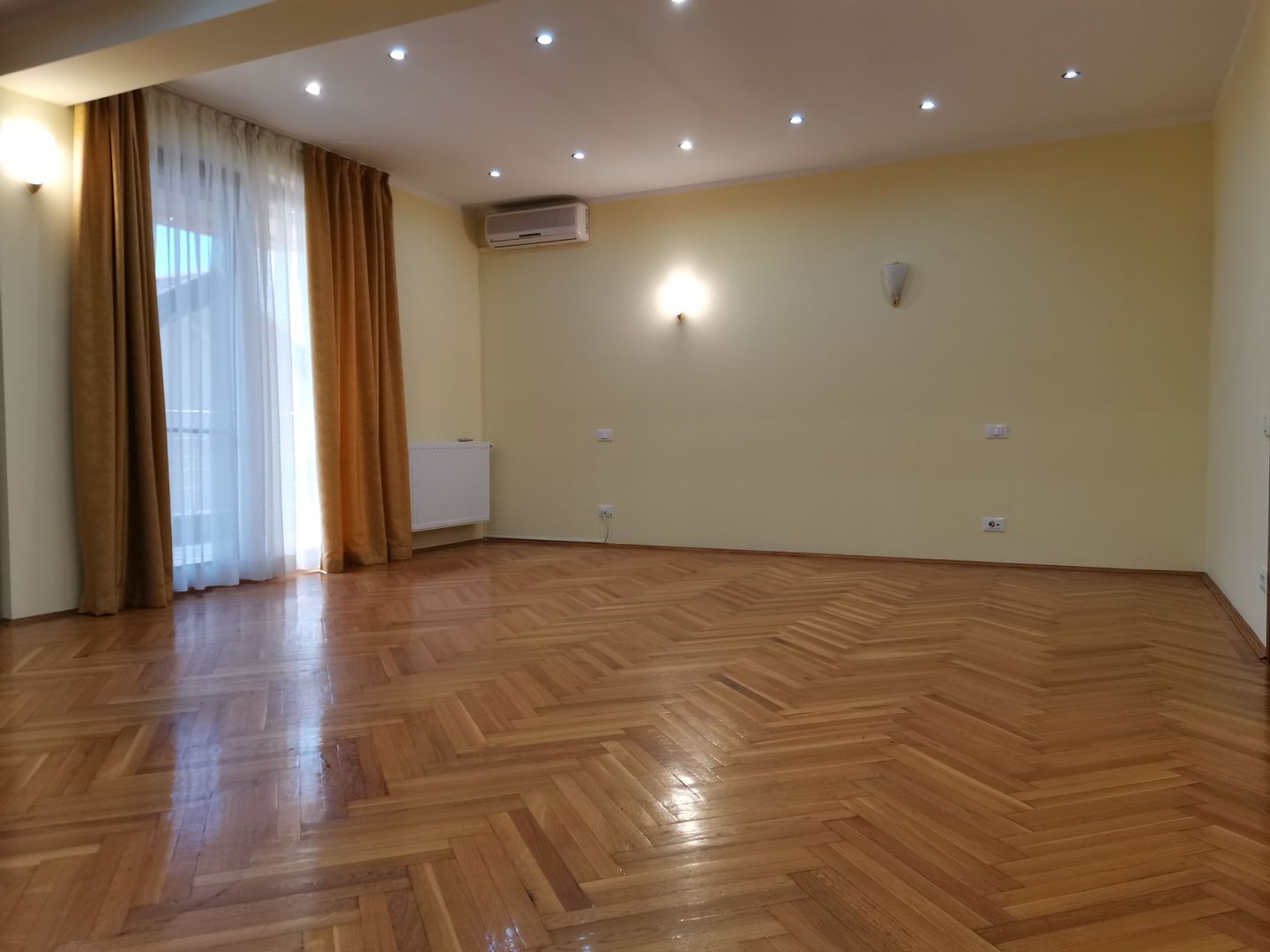 Vila str Garlei cu garaj dublu - Poză 11
