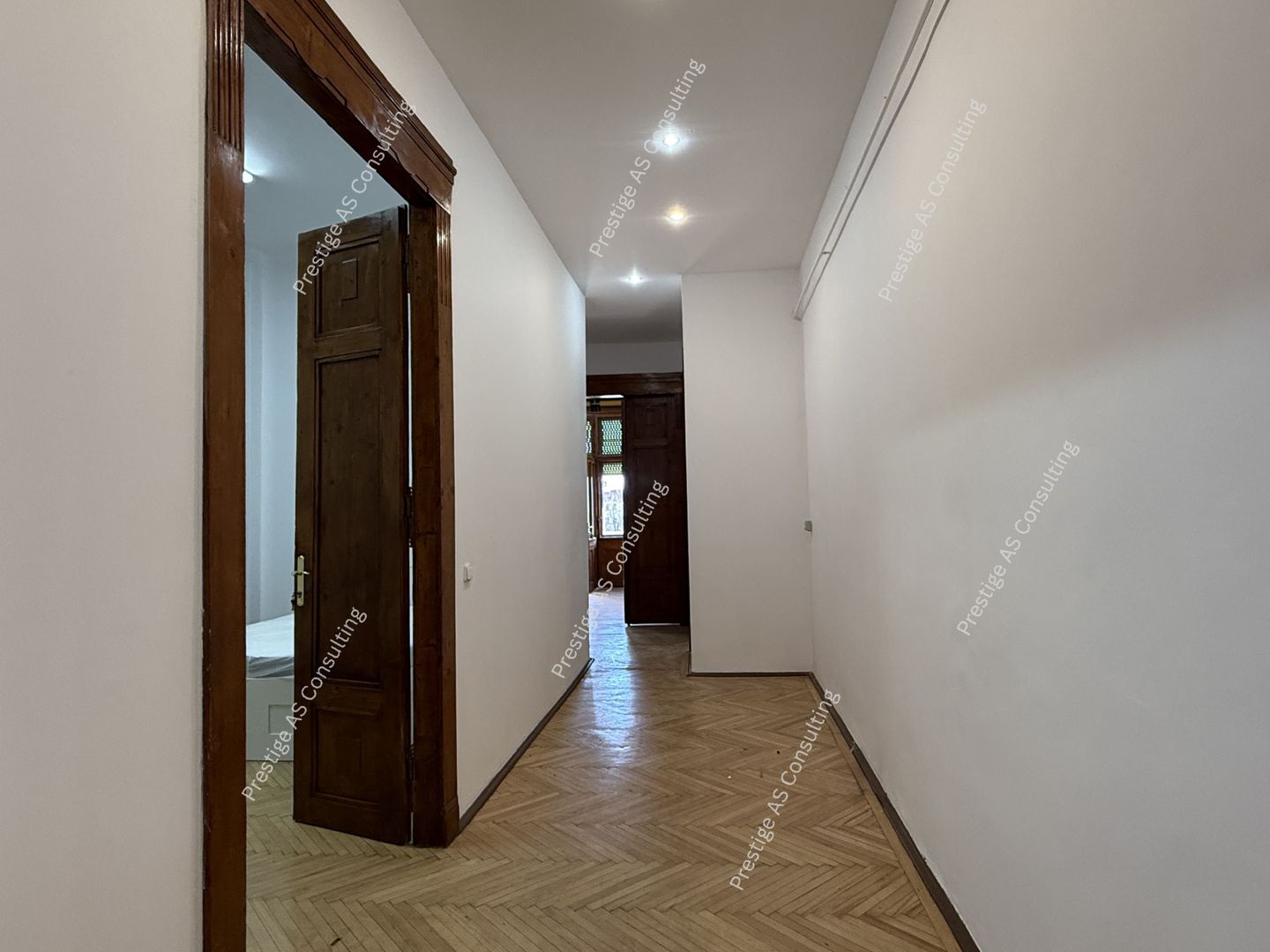 Apartament Patrimonial 150 mp | Balcon cu vedere directa spre Piata Victoriei - Poză 6