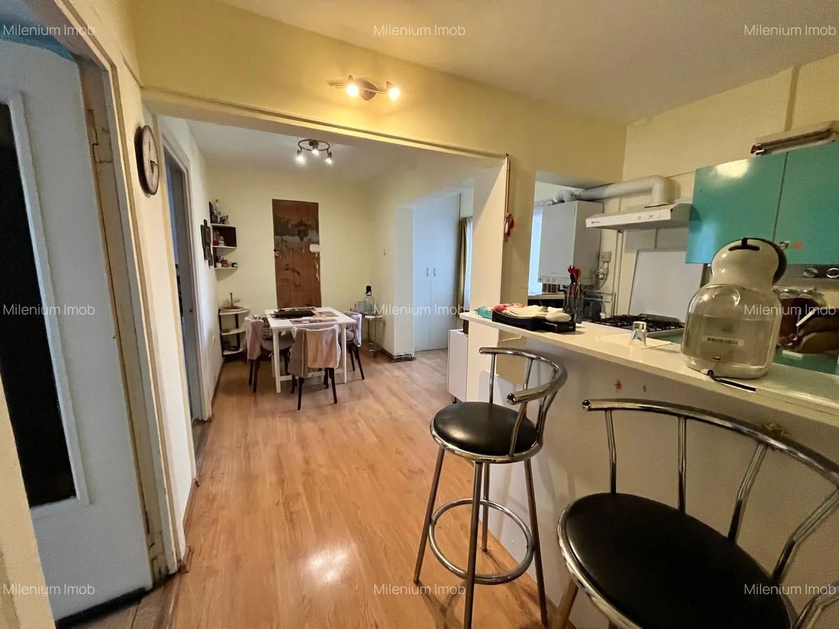 Comion 0%. Apartament trei camere, doua bai, Tractorul. - Poză 1