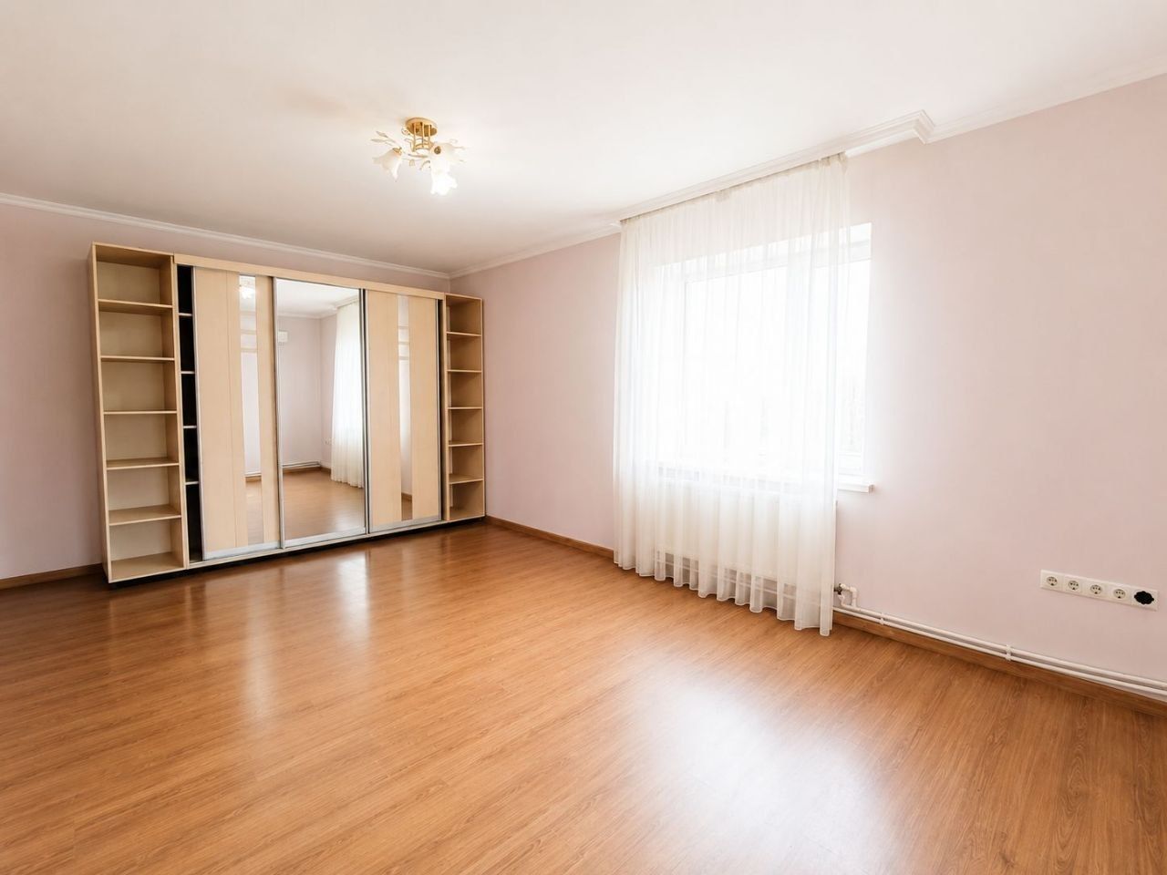 Cojușna - Casă 6 Dormitoare + Living | 259 m² | teren 10,81 ari | Spațiu generos pentru familie | 280.000 € - Poză 23