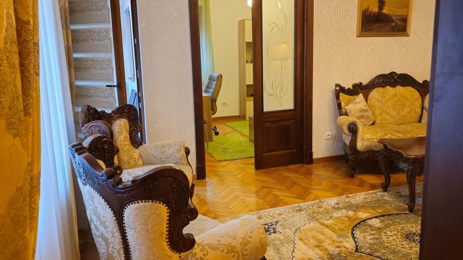 Vila frumoasa ,localizata central\ Unirii Square\Proprietar - Poză 13