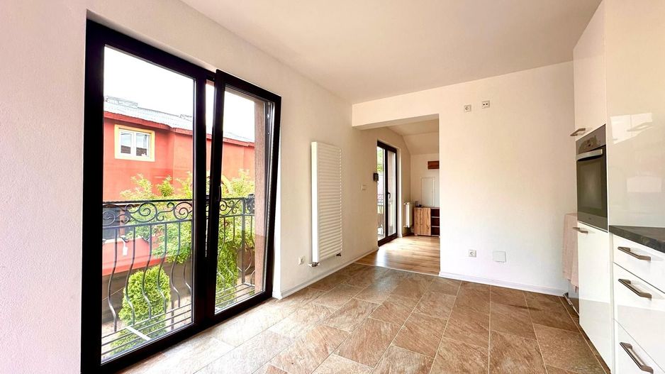 Apartament spațios cu 3 camere , - LA CURTE - 83 mp - Poză 1