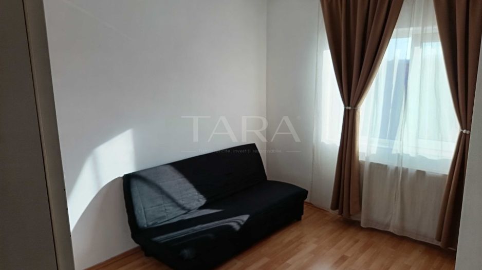 Apartament cu 2 camere, decomandat, balcon și parcare. - Poză 3