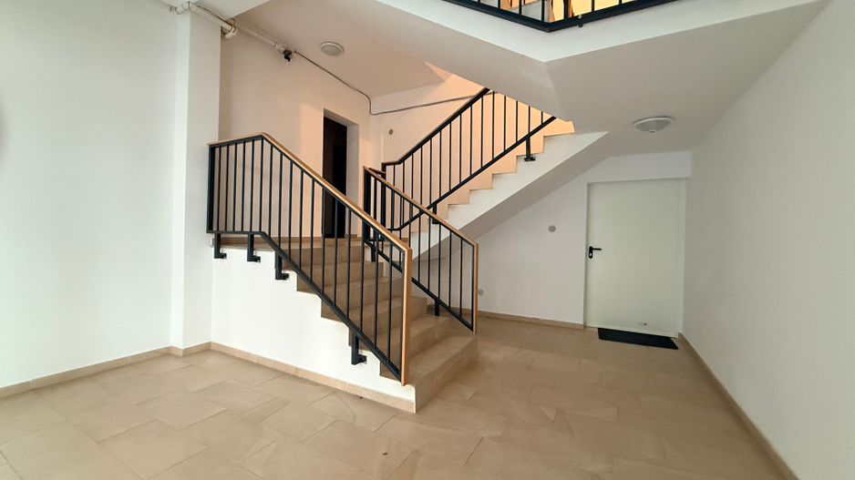 Apartament cu 2 camere de vânzare cu gradina proprie si parcare - Poză 7