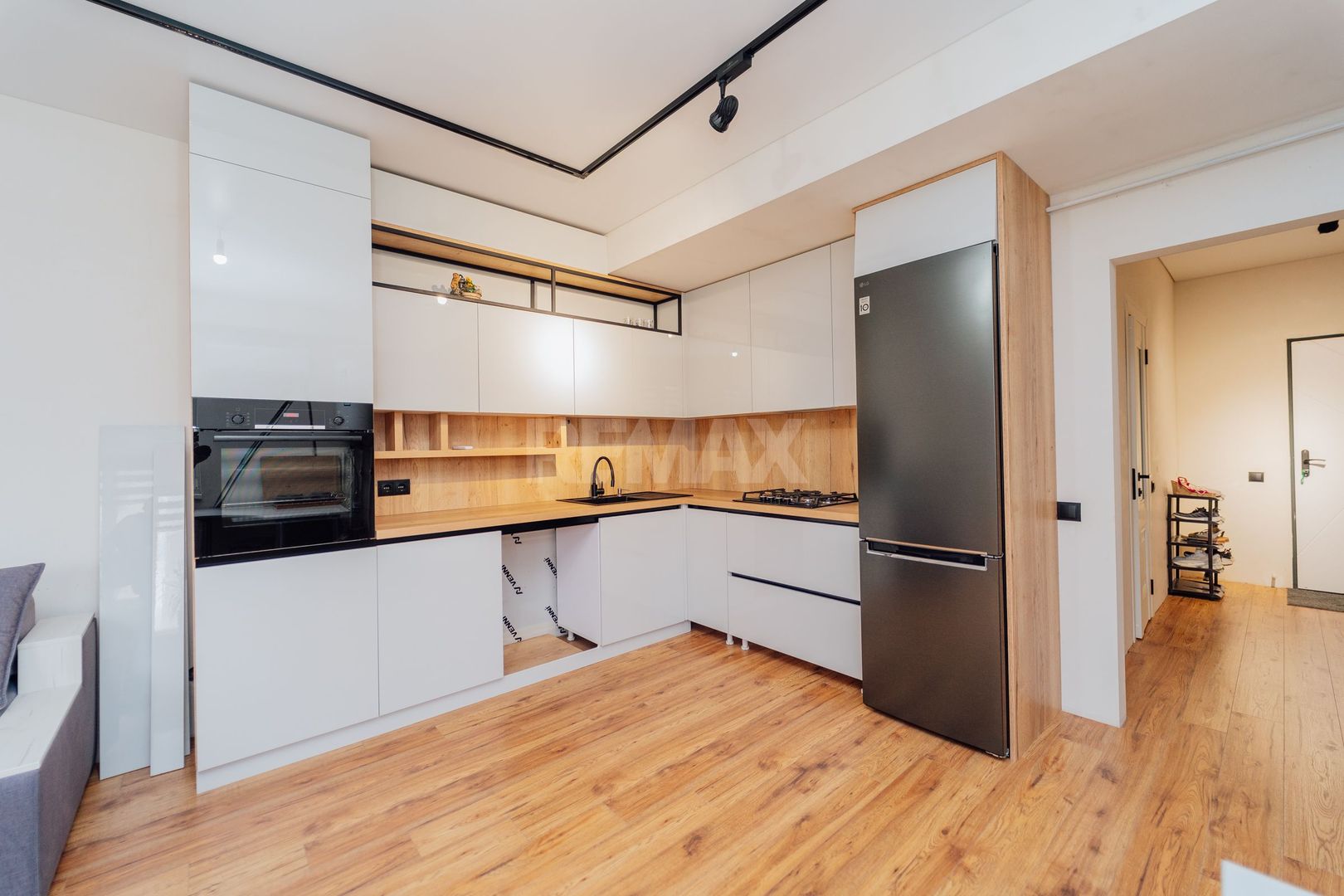 Se vinde apartament pe str. Dacia - Poză 3