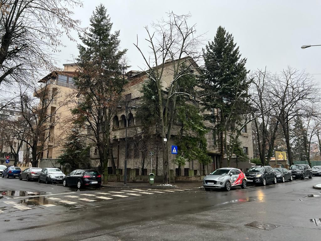 Vila Primaverii 985 mp desfasurati teren 390 mp 38 ml deschidere D+P+3 - Poză 1