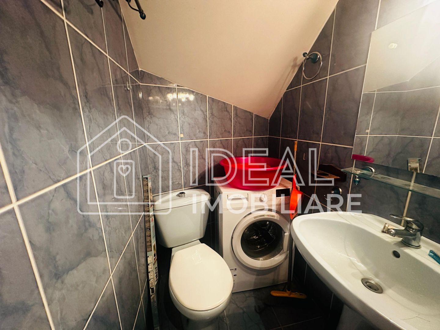 Apartament cu 3 camere la mansarda, in zona Terezian - Poză 8