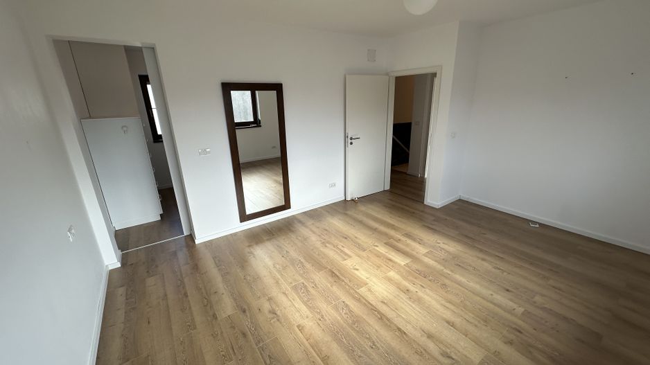 Casa deosebita intr-un cartier privat cu bariera - Poză 37