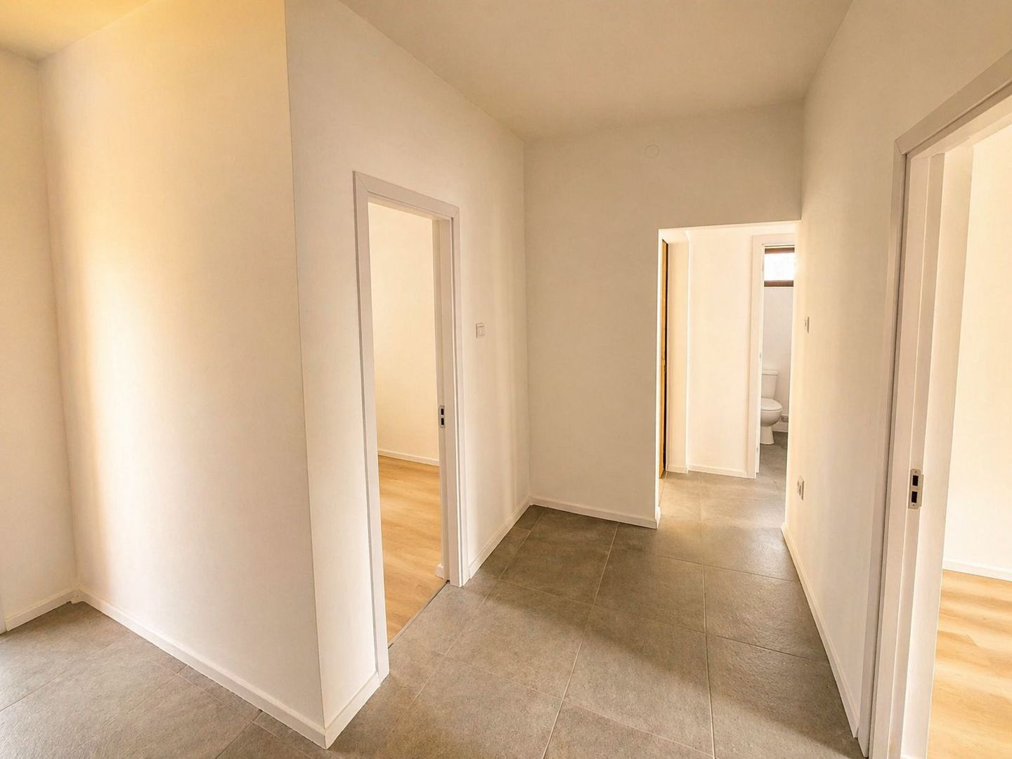 Casa compet renvoata Piata Mihai Viteazau Ploiesti, curte - Poză 5