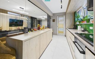 Casă modernă cu 5 camere, 4 băi și terasă închisă – Otopeni, central - Poză 14