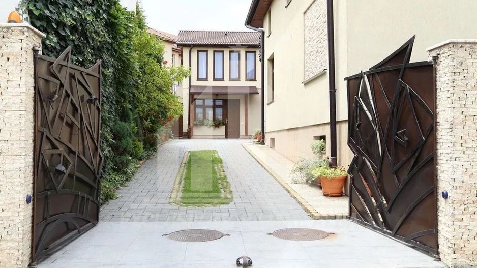 Casa de vanzare, pensiune, Cetate - Poză 1